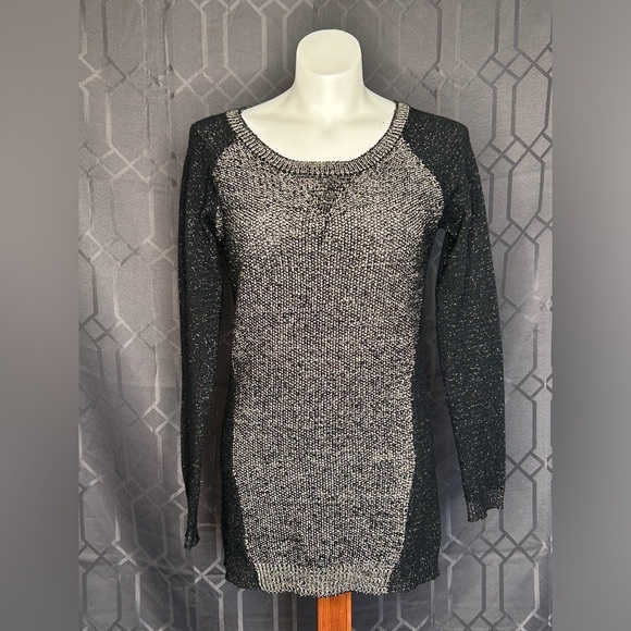 ✨4/$30 Dex Longer Black/gold sweater - Picture 2 of 6